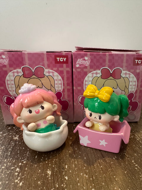 HiToy Honey Cutie Girls In Baskets Miniature Series