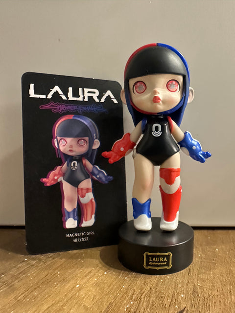 Sunday Claim Sale - Laura Magnetic Girl